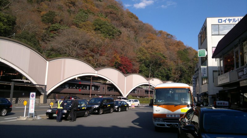 It was Hakone-Yumoto Station where people could take the bus to Ashi Lake
