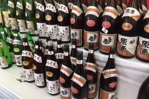 いろいろな種類の日本酒を飲み比べすることができます。