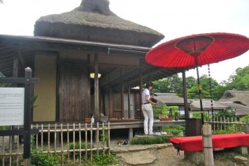 Чайный домик Хосё-дай в саду Гэнкю-эн