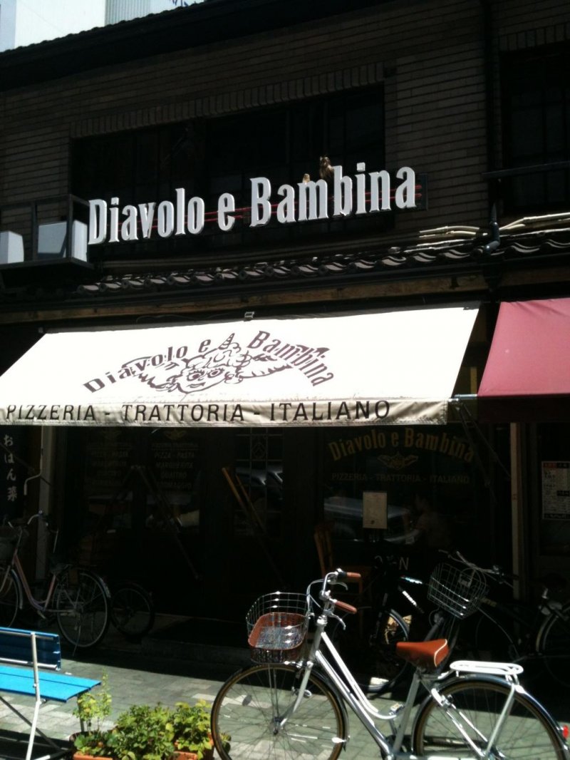 The welcoming entrance to Diavolo e Bambina