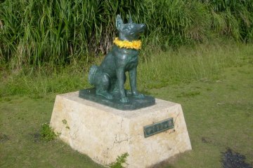 A statue of celebrity doggie Marilyn