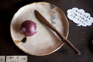 Aburakame menampilkan barang tembikar kontemporer di Okayama