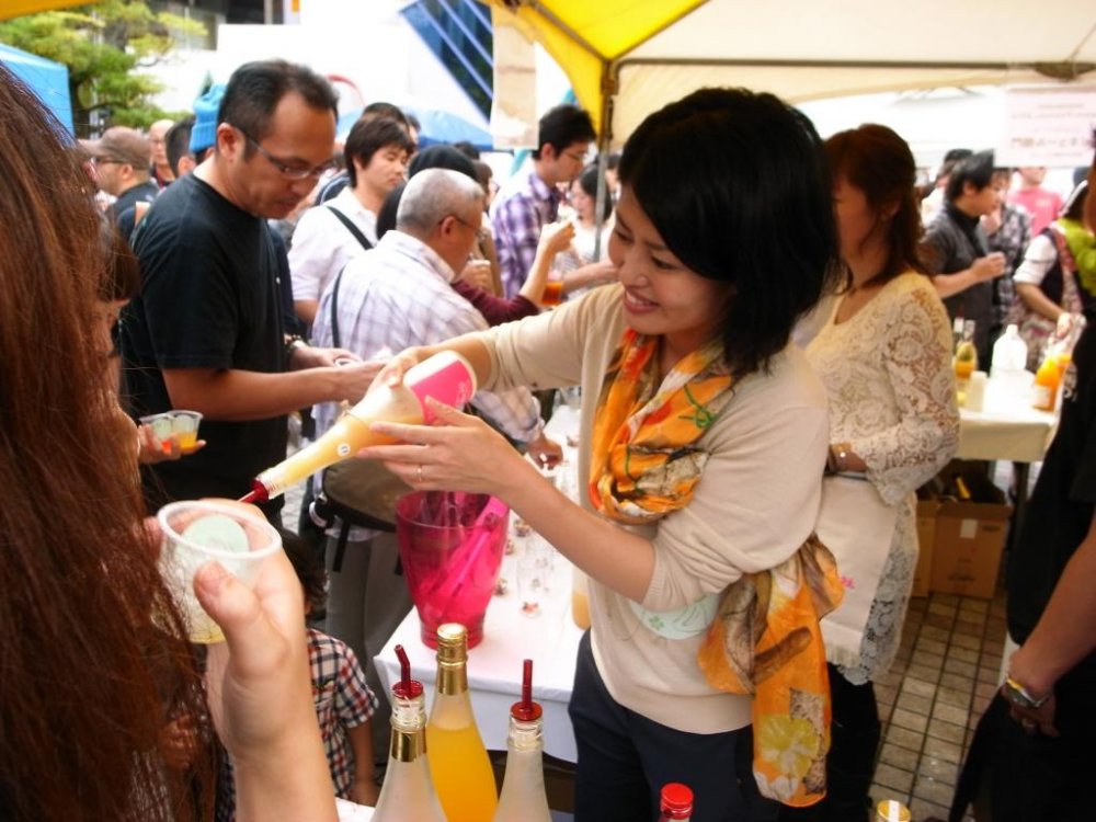 Another splash? The plum wine festival in 2012 had 145 different kinds of umeshu and fruit wine to choose from. There were 68 competing in the classic plum wine section, and many other specialty wines, like ginger, pear, lychee, and yogurt.