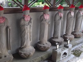 These statues welcome you by the gate