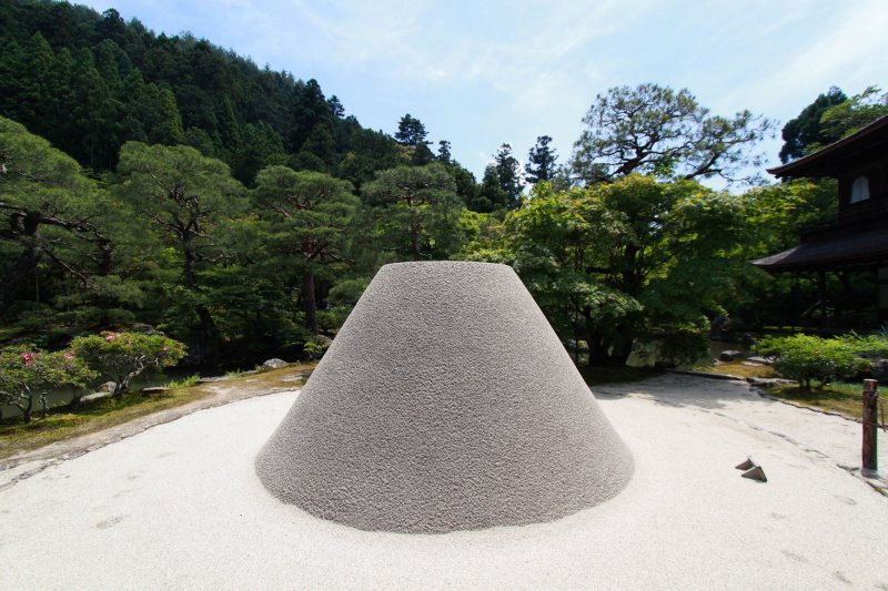 A sand cone named "Moon Viewing Platform"
