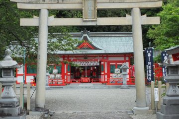Вход в храм Асука