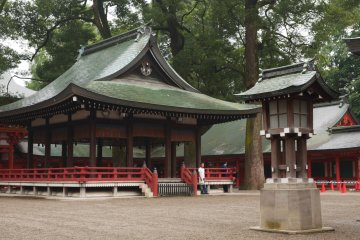 The central court consists of a haiden and tall, shade-bearing trees