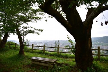 Bench by Murakami Castle's shrinethe railings