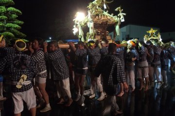 The carrying of the small shrine at Sosa City Gion Festival, Chiba Prefecture