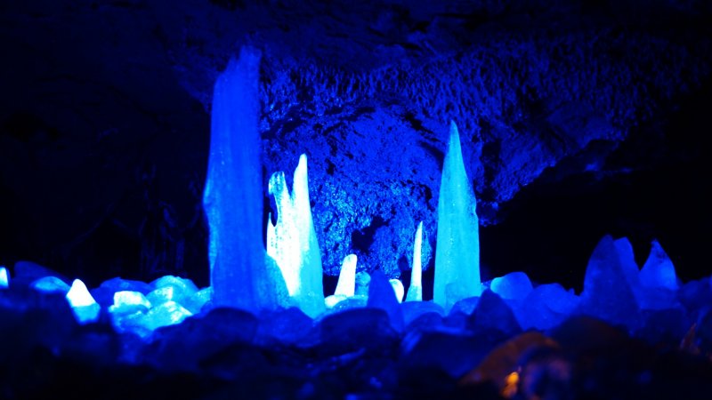 Illuminated ice formations