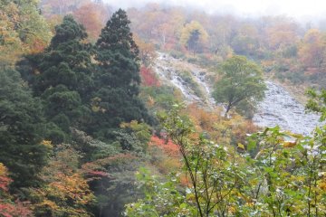 Autumn colors near Shomyo Falls