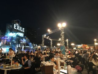 Izakaya Exile Park déborde de nourriture crée par les membres du groupe Exile 