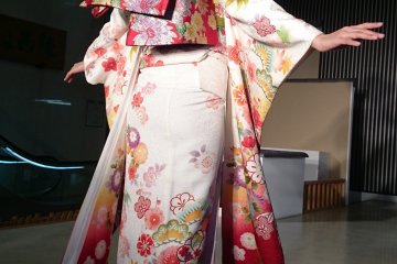 The floral design of the obi (tied at the back) distinctively recalls autumn colors