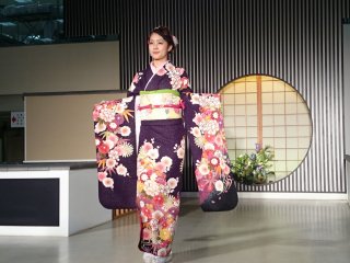 Màu tím của hoàng gia -- một bộ kimono hoàn hảo dành cho công chúa