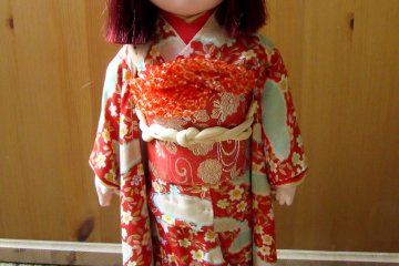 Кукла Ичимацу с необычными рыжими волосами. Куплена на рынке в Кавагоэ