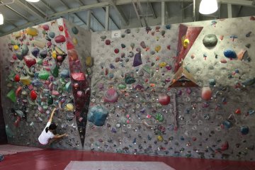 Gravity Bouldering Gym [Closed]