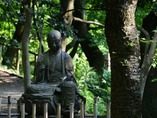 Buddist statue along the path