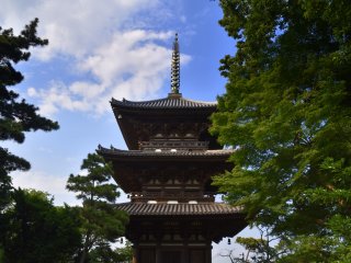 Chùa ba tầng của chùa Tomyo cũ, một biểu tượng đặc trưng của vườn Sankeien