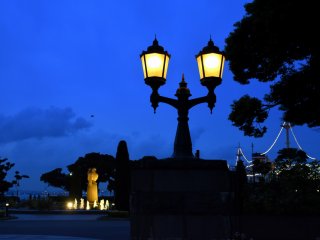 Twilight view seen from the sidewalk of Yamashita park