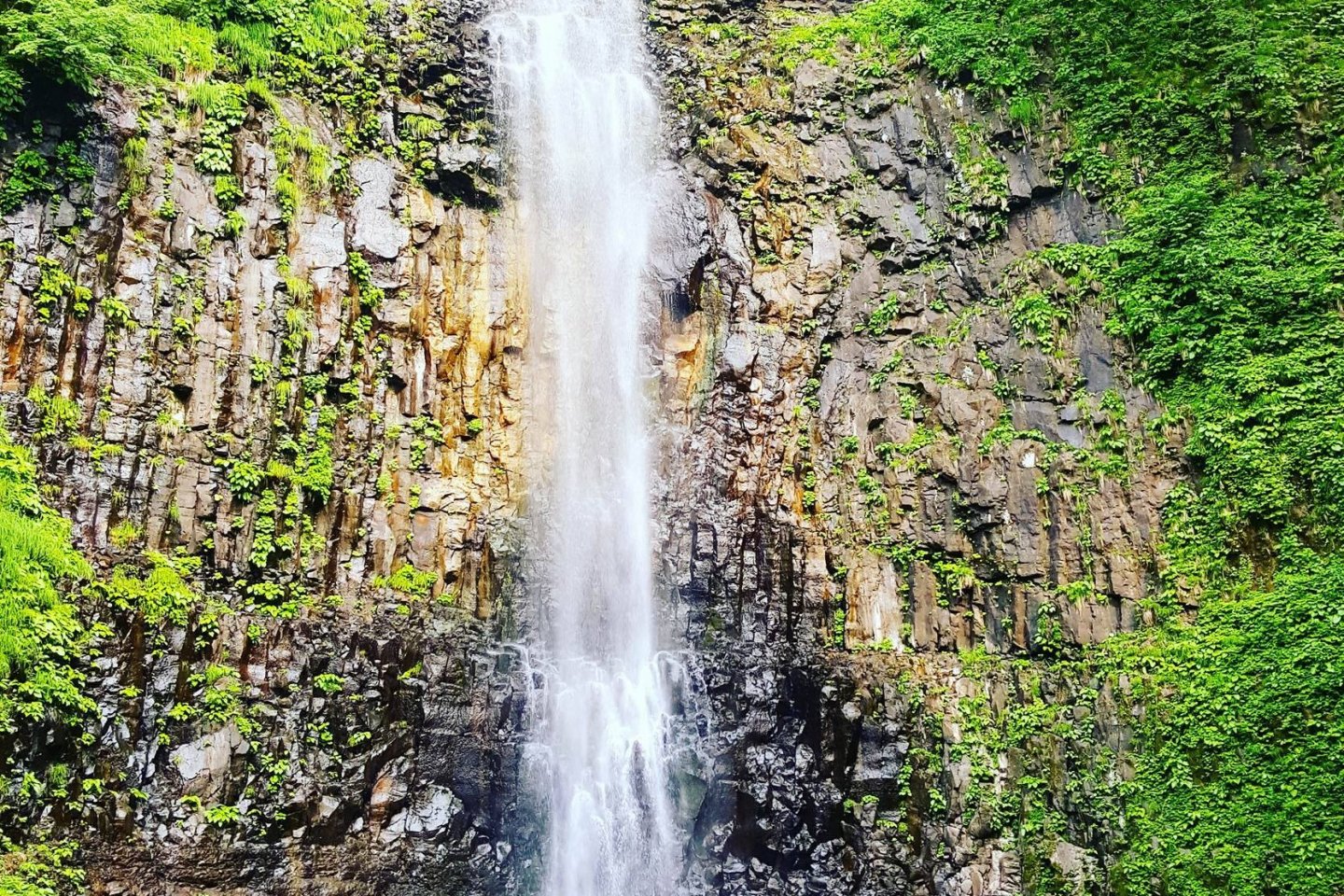 The Tamasudare no Taki waterfall
