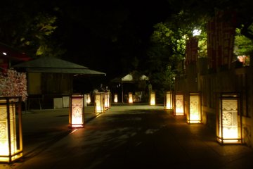 The lanterns at Hetsunomiya Shrine