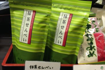 深綠茶房也賣綠茶做成的仙貝