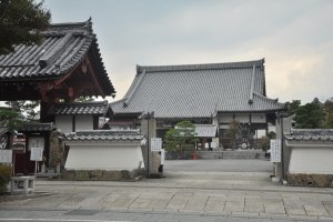 Des temples situés de manière éparse dans le principal quartier touristique
