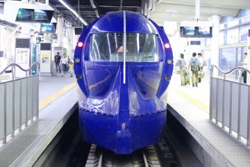 ด้านหน้าของรถไฟ Nankai Limited Express Rapit 
