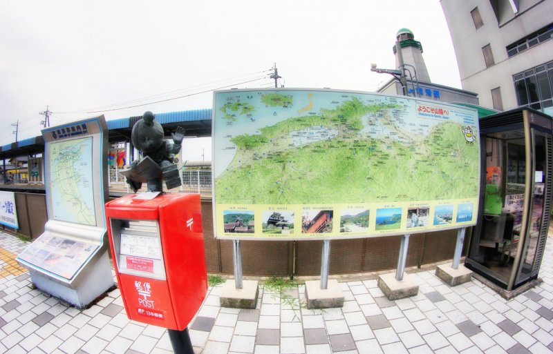 Near the station there is a huge map of Sanin city