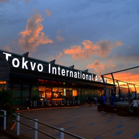 Sân bay Haneda lúc hoàng hôn