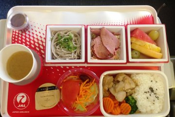 Economy Class Lunch service on JAL&#39;s Sydney to Tokyo Service