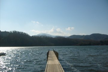 ทะเลสาบ Ippeki ในอิซุ