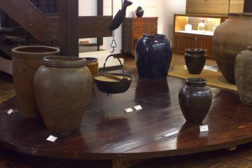 Traditional Sanuki-style pottery in the Folk Craft Museum