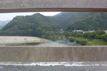 Kintai Bridge spans the Nishiki River.