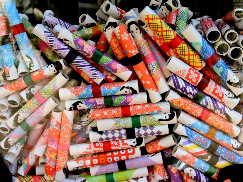 Colorful omikuji to tell your fortune