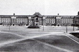 Tokyo station Marunouchi building, just after its completion in 1914