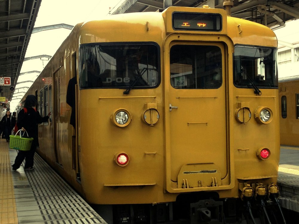 The yellow train of Uno