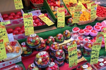 신기한 과일 토마토. 일본에서 좀처럼 찾아볼 수 없는 다양한 종류의 토마토가 팔리고 있습니다.