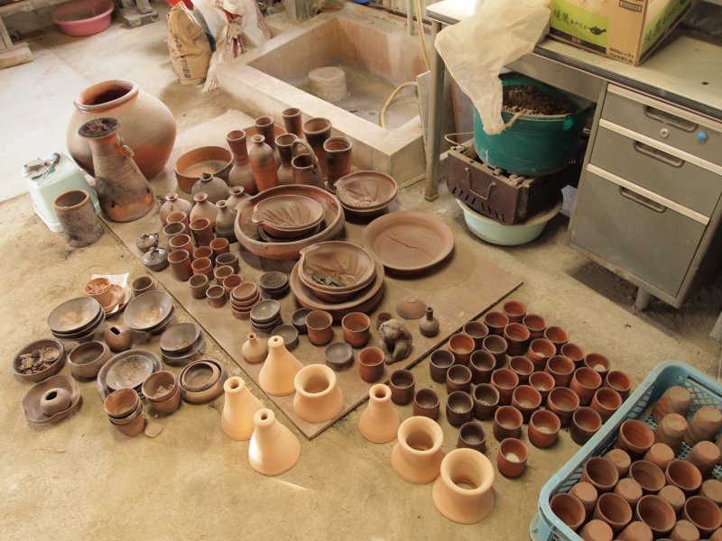 Bizen-yaki by students at the Bizen Pottery School