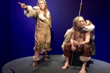 Even Cro-Magnon women liked fashion (pay attention to the headwear with beads)