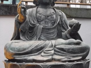 Bức tượng Bồ tát đang ngồi