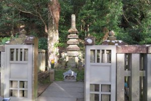 Yoritomo Tomb