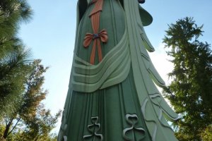 Giant 15 metre tall statue of Kannon, the Goddess of mercy, at the Kosanji Temple