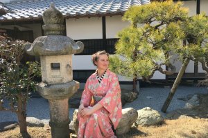 Thiếu nữ trong Kimono