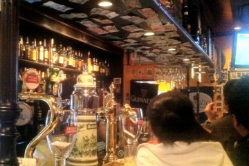 <p>Leave your foreign currency here at Man on the Moon Irish Pub.</p>