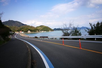 เส้นทางปั่นจักรยานจะมีเส้นแถบสีฟ้า