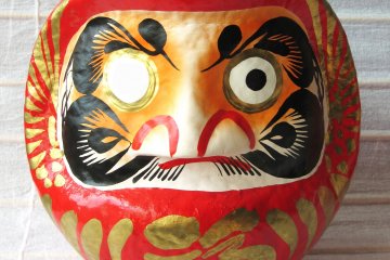 Daruma with one eye reminds you about your goal