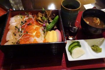 อาหารมื้อแรกของฉันในญี่ปุ่นที่ห้องอาหาร Bamboo Lobby Bar & Lounge 