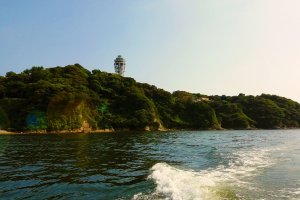 江之島上高聳的燈塔