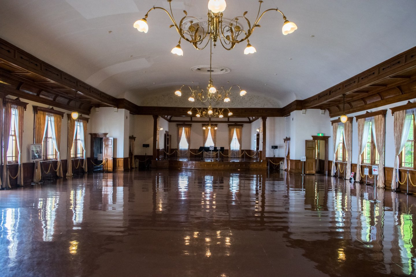 Aula konser adalah satu-satunya aula umum pada saat pembukaan rumah umum.